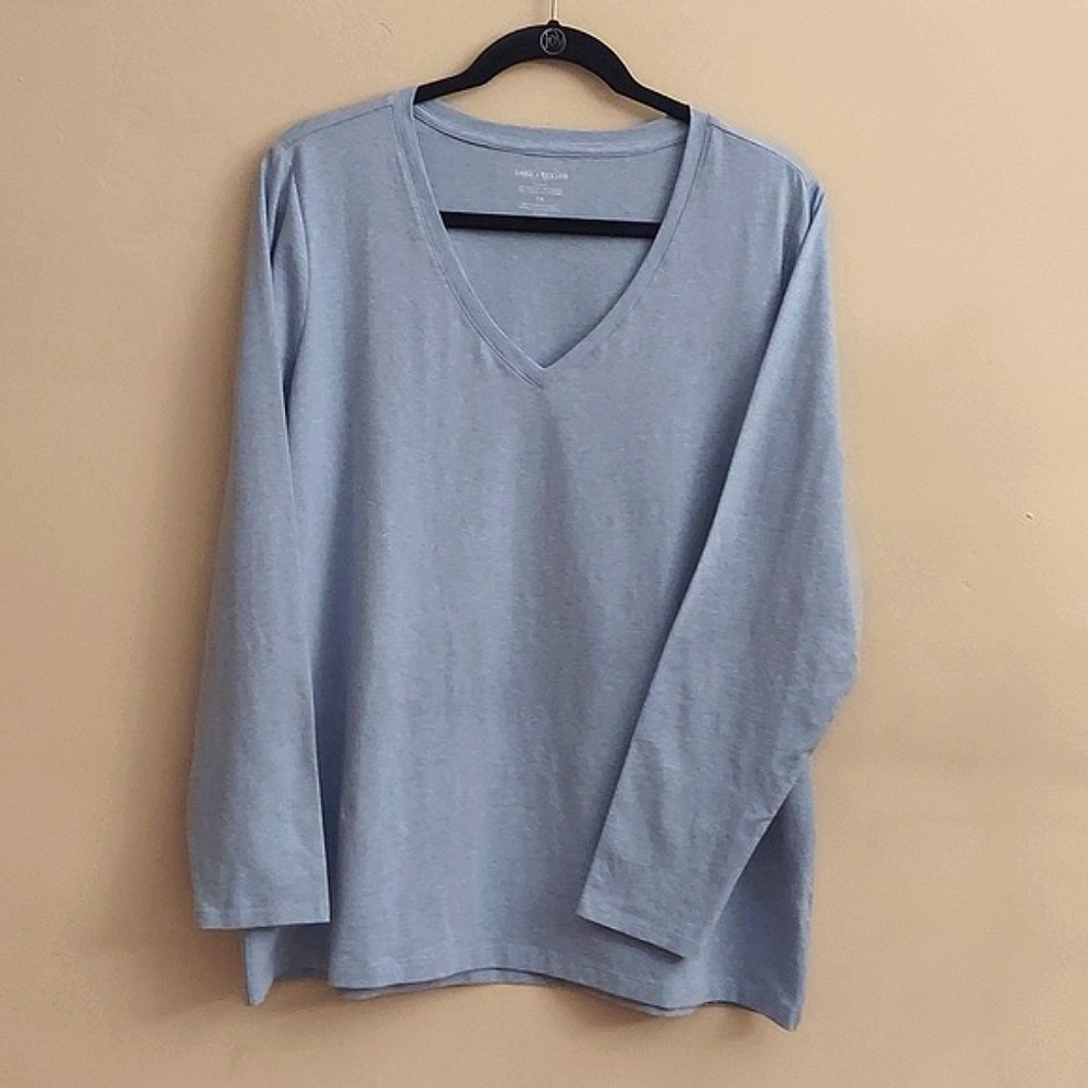 Lord AND TAYLOR VNeck Long Sleeve Tee